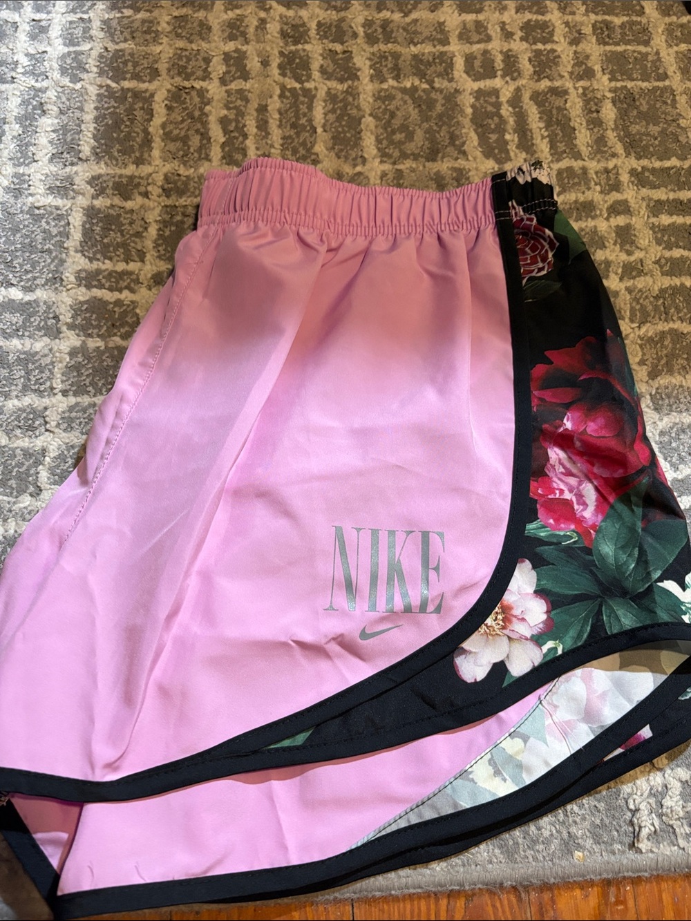 Nike - Picture 6 of 6